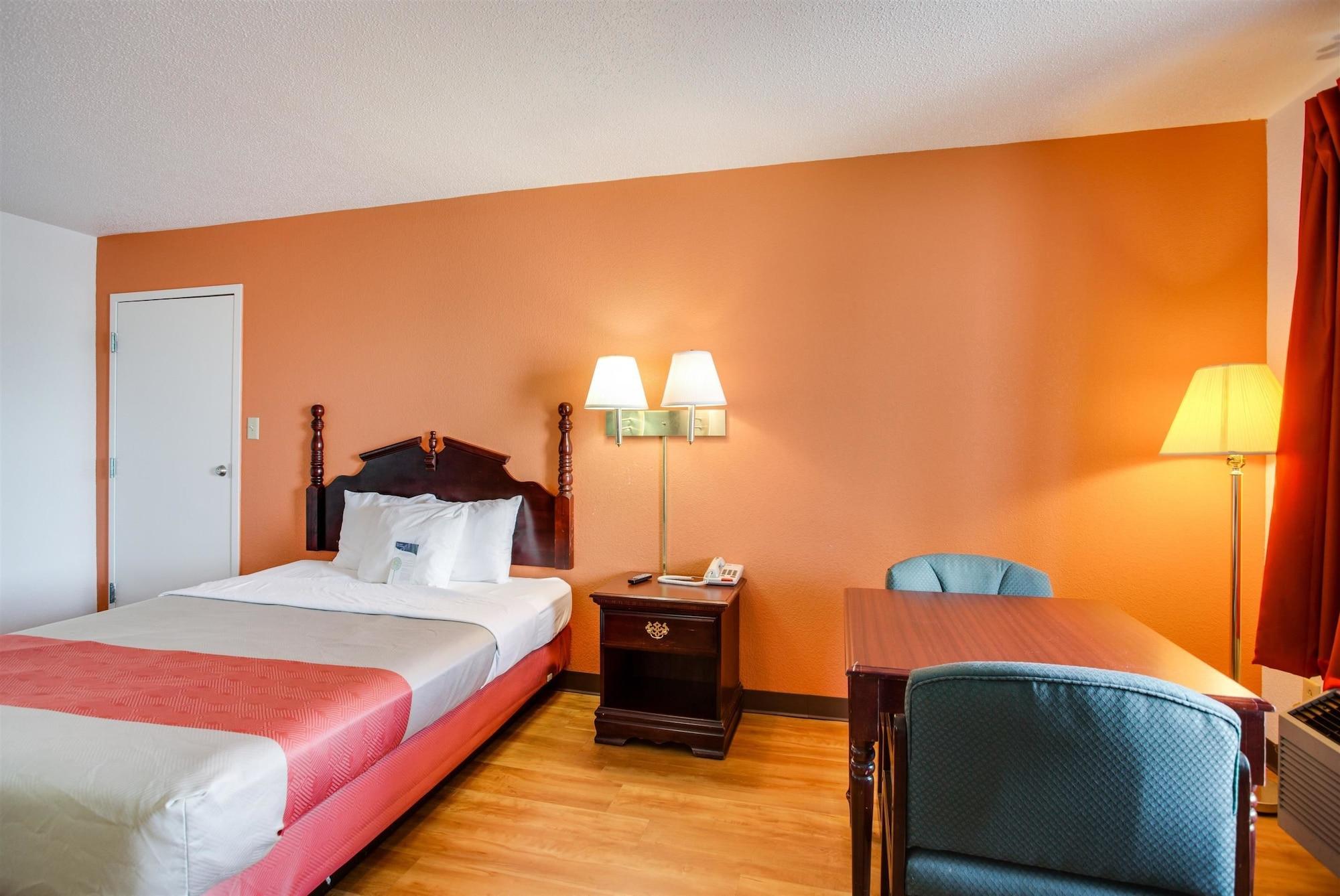 Hotel 6-white House, Tn